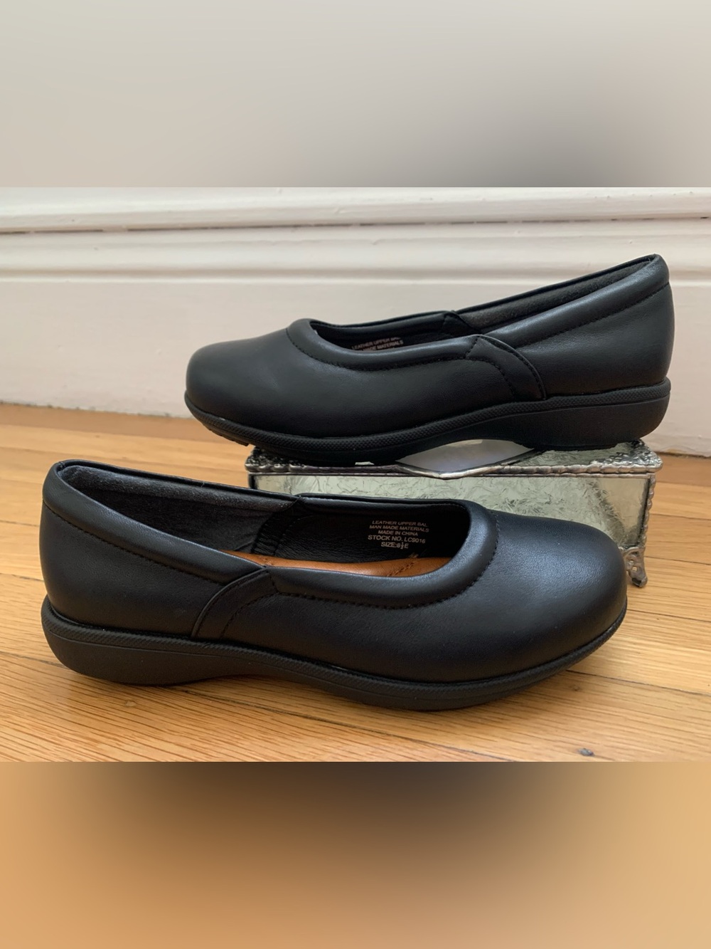 NWOB PEERAGE VICKY BLACK LEATHER SLIP ON WIDE WIDTH COMFORT SHOES SIZE 6 1/2E
